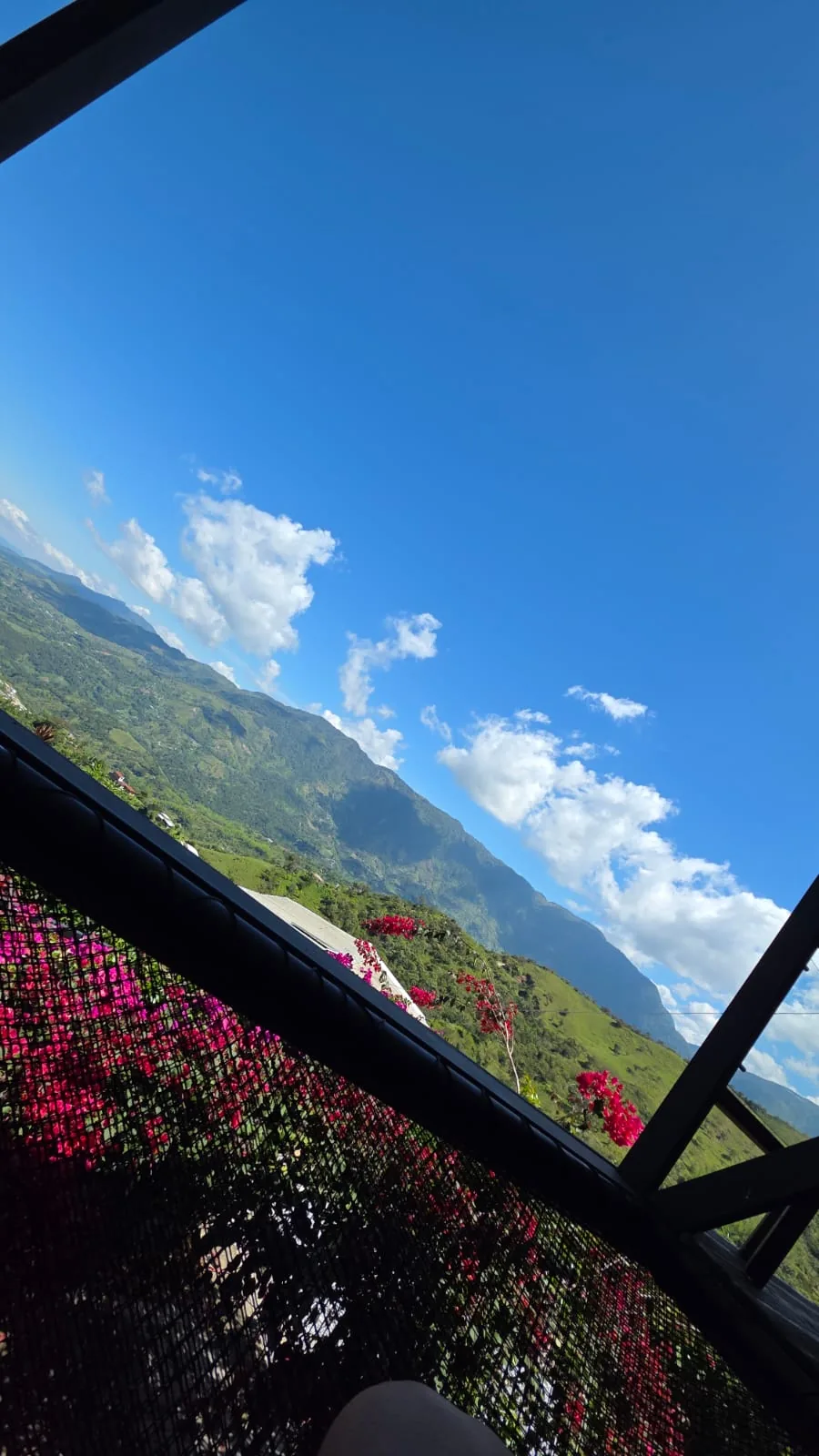 Vista panorámica de las montañas de Cocorná desde Gualanday