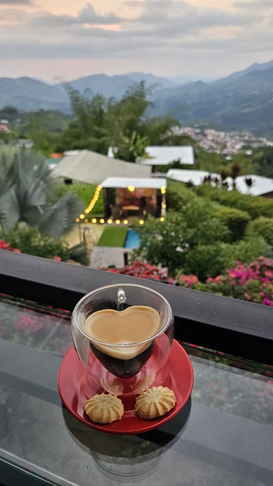 Café con vista a las montañas de Cocorná en Gualanday